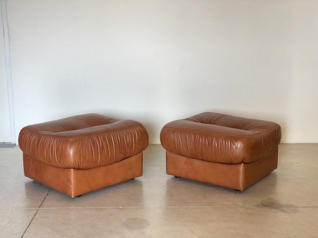 Coppia di pouf in pelle anni 70