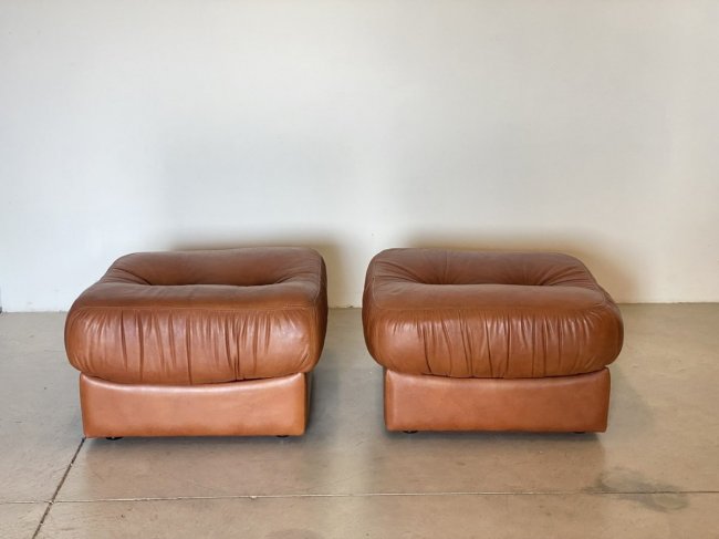 Coppia di pouf in pelle anni 70