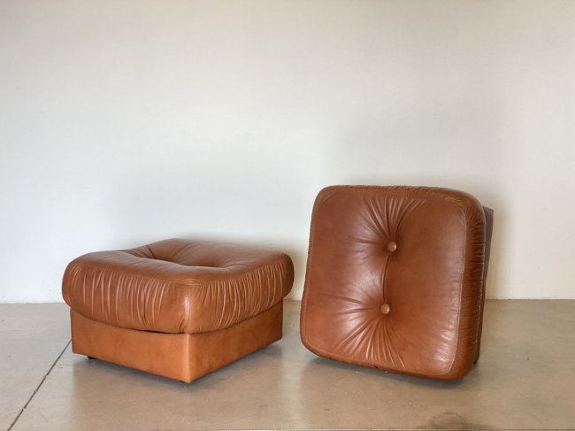 Coppia di pouf in pelle anni 70