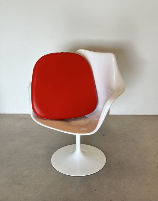 4 sedie TULIP EERO SAARINEN per KNOLL INT. anno 2017